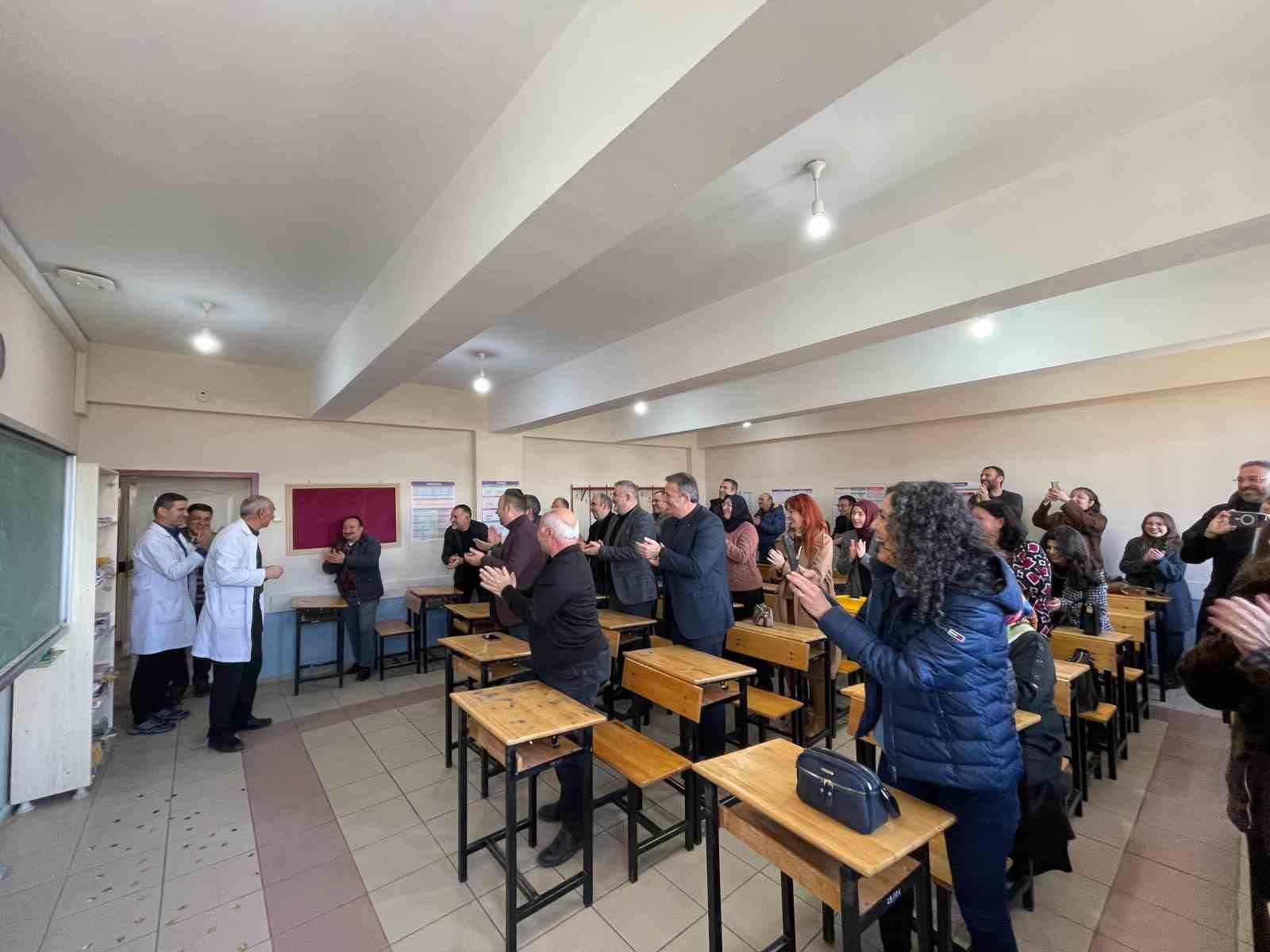 Mezun öğrencilerinden öğretmenlerine unutulmaz veda
