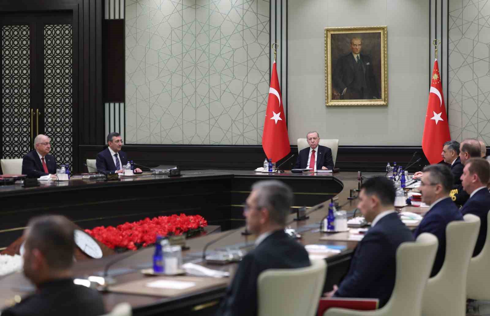 MGK Bildirisi: "Terörün milletimizin gündeminden geri dönmemek üzere çıkarılacağı vurgulanmıştır"
