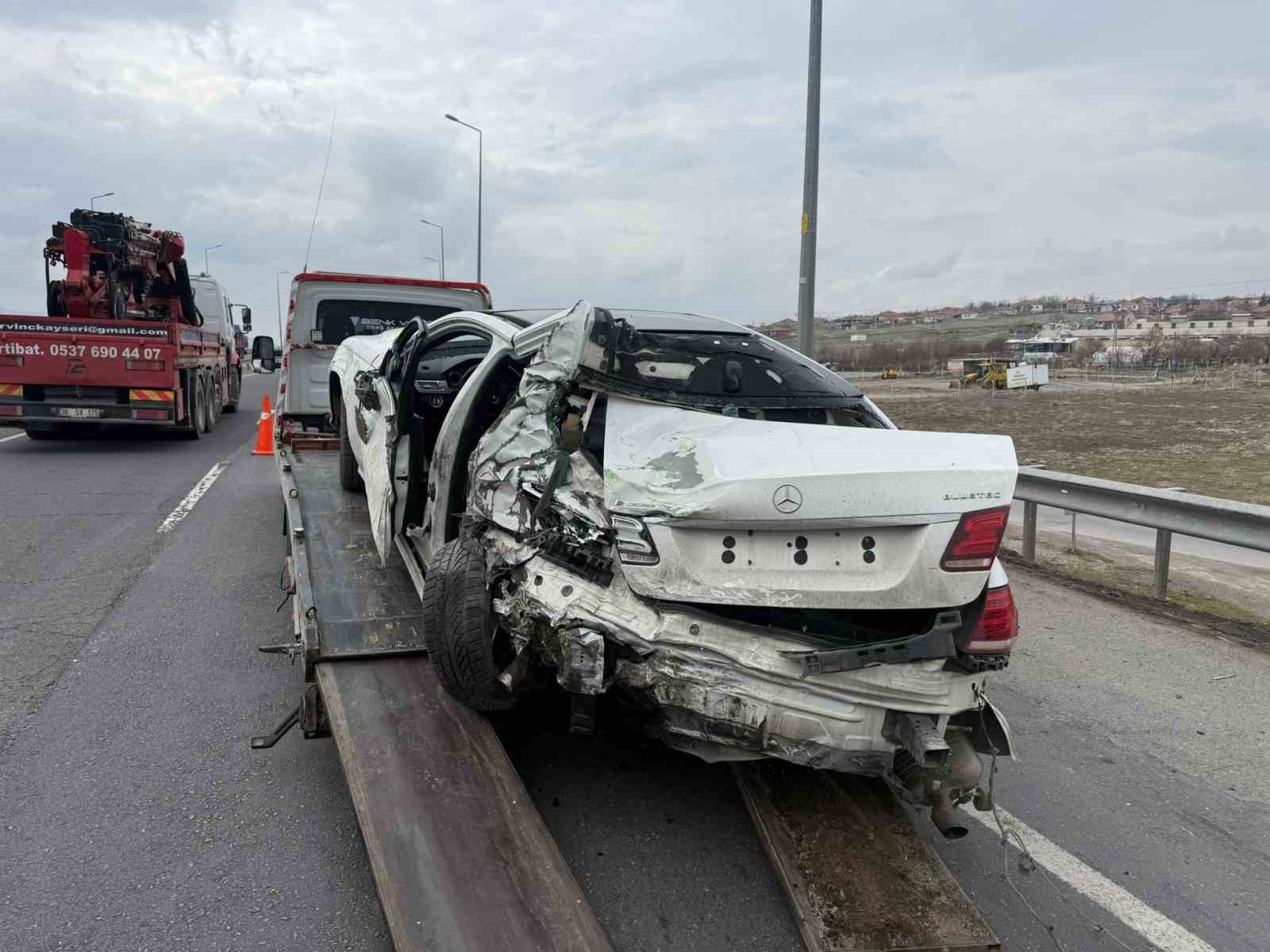 MHP eski milletvekilinin oğlunun yaralandığı kaza kamerada
