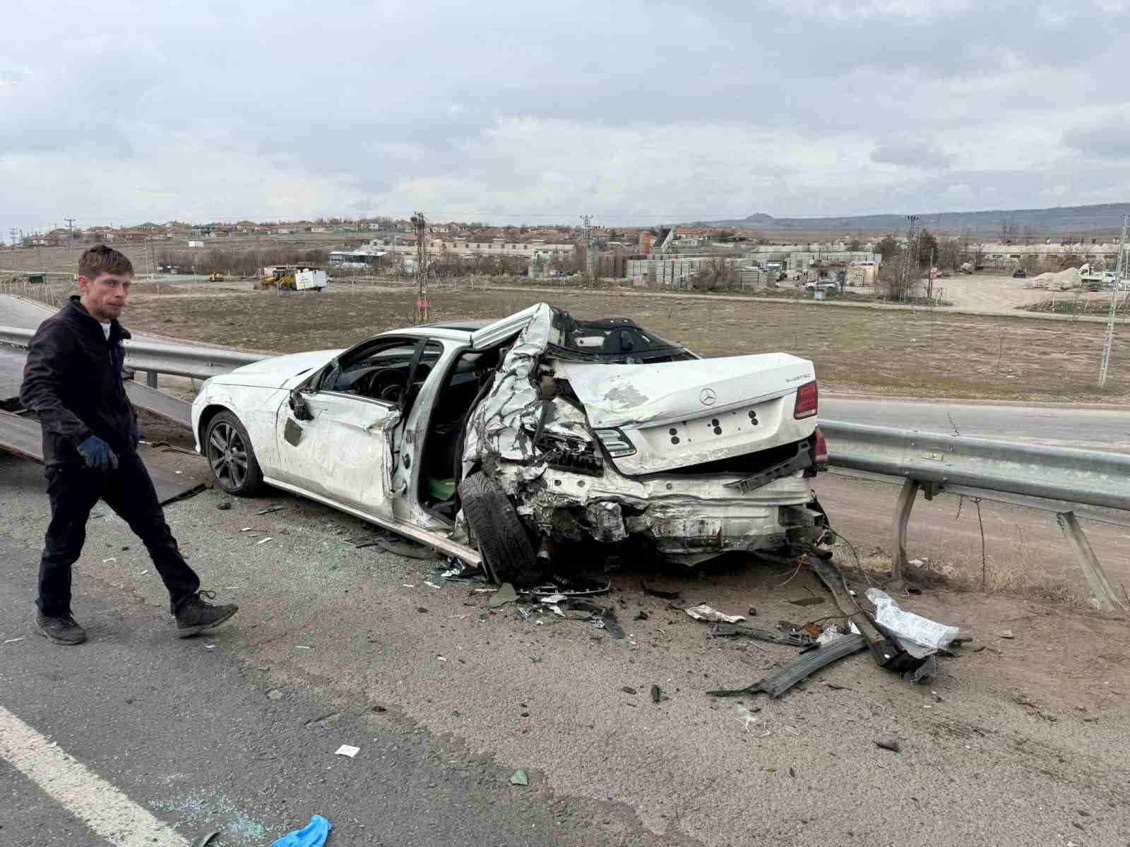 MHP eski milletvekilinin oğlunun yaralandığı kaza kamerada
