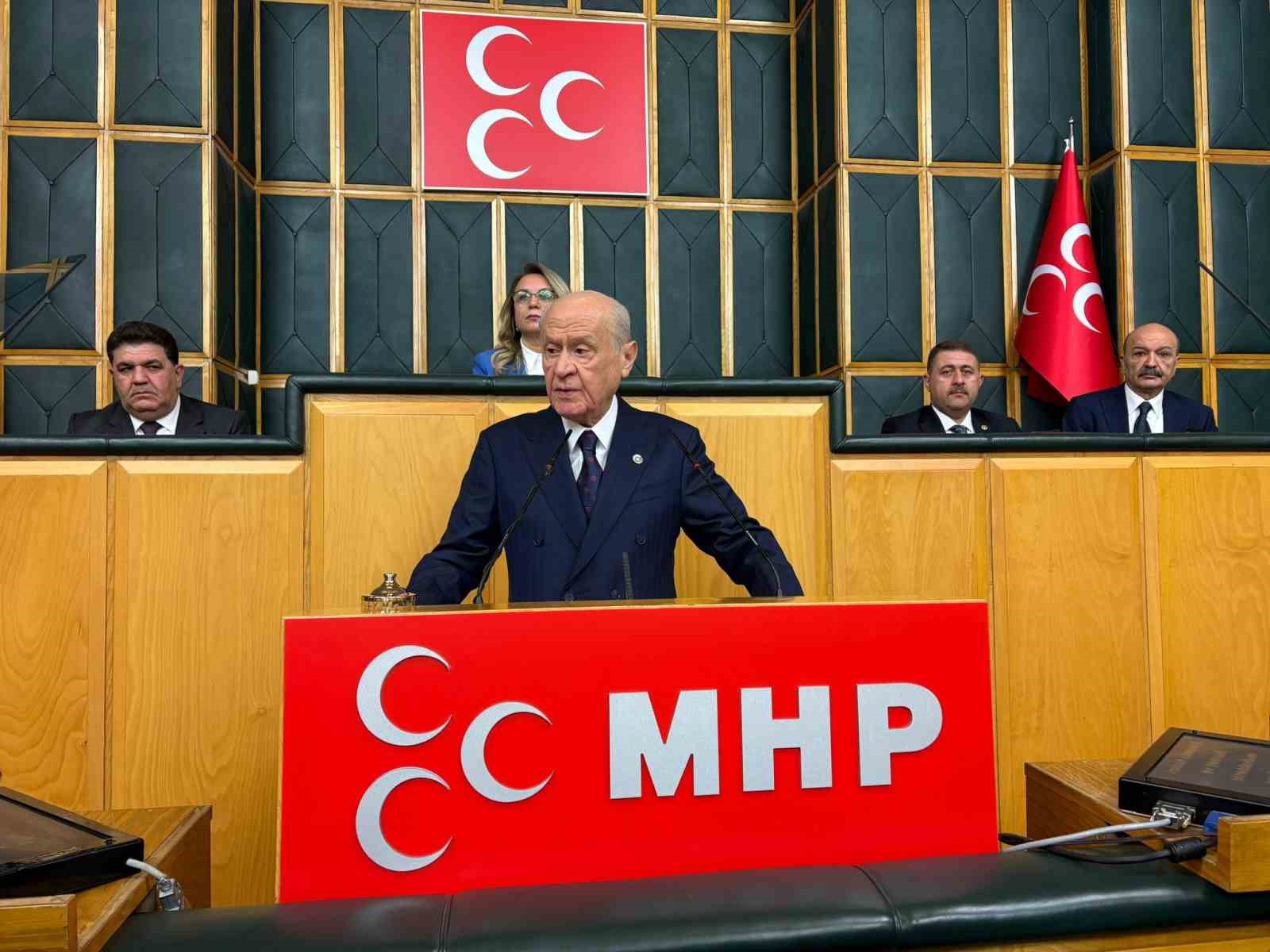 MHP lideri Bahçeli: "Terörsüz Türkiye, tarlaları ekinle buluşturan gelecektir"
MHP lideri Bahçeli: "Terörsüz Türkiye, tarlaları ekinle buluşturan gelecektir"