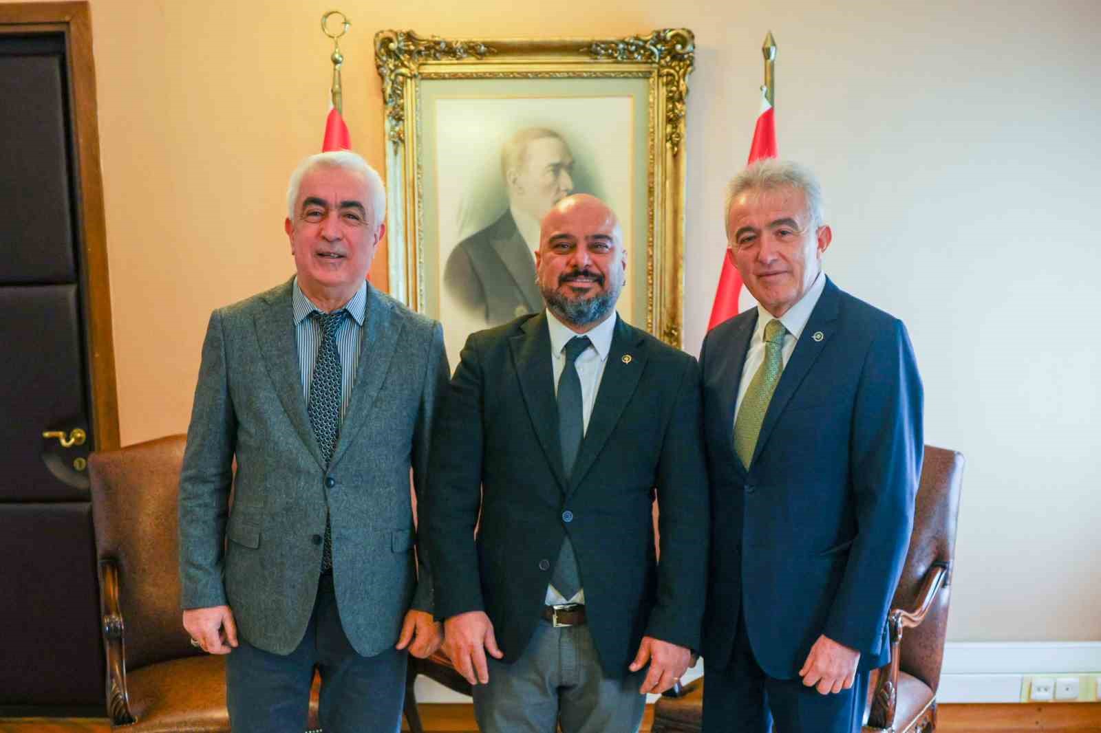 MHP Lideri Bahçeli, TFMD heyetinin fotoğrafını bizzat çekti
MHP Lideri Bahçeli, TFMD heyetinin fotoğrafını bizzat çekti