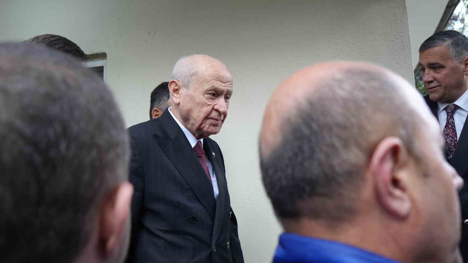 MHP Lideri Bahçeli, Türkeş’in kabrini ziyaret etti
