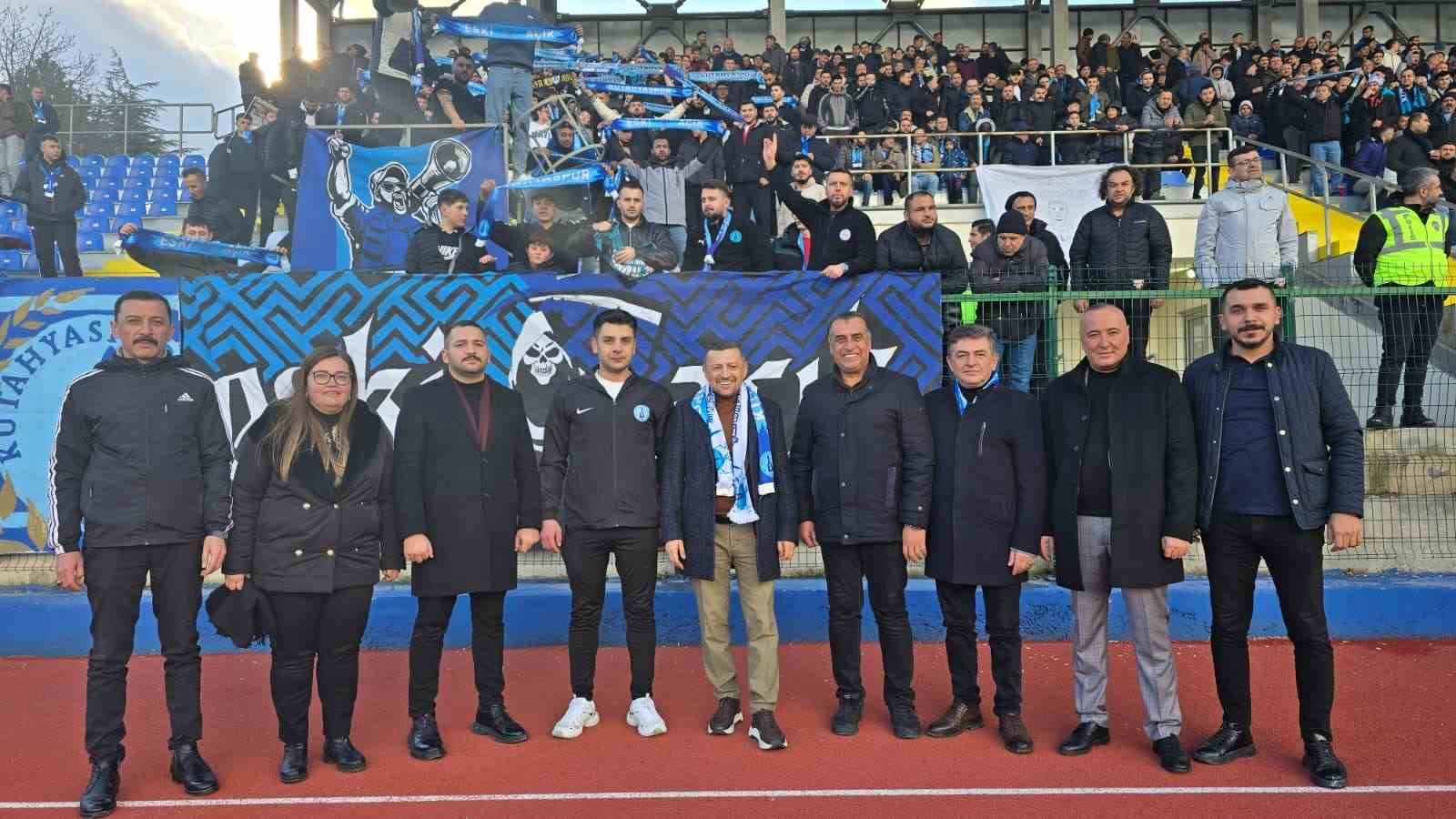 MHP Milletvekili Erbaş’tan Karşıyaka maçı için taraftarlara 2 otobüs desteği
