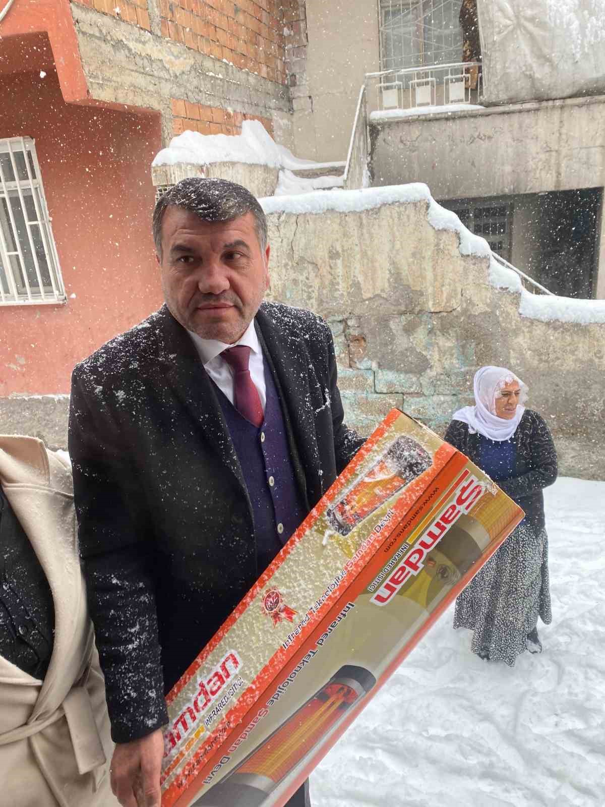 MHP Sur İlçe Başkanlığı ihtiyaç sahibi aileleri yalnız bırakmıyor
