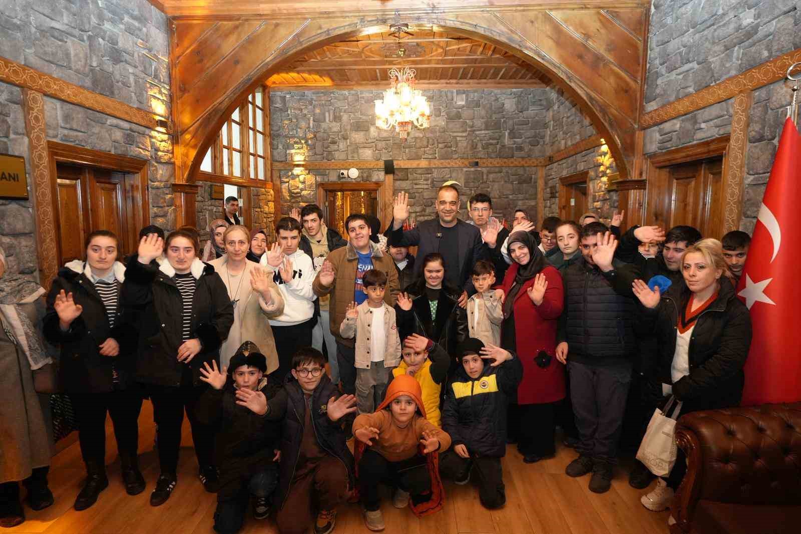 MHP’den 500 çocuğa bayramlık elbise
