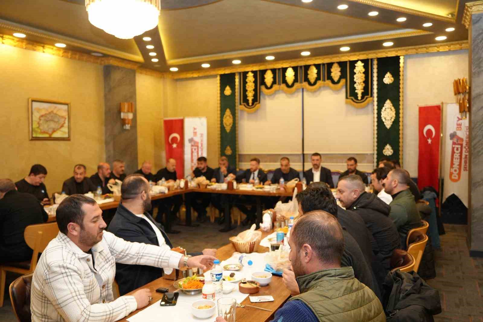 MHP’den Erzurumspor yönetimi ve taraftar gruplarına iftar programı
