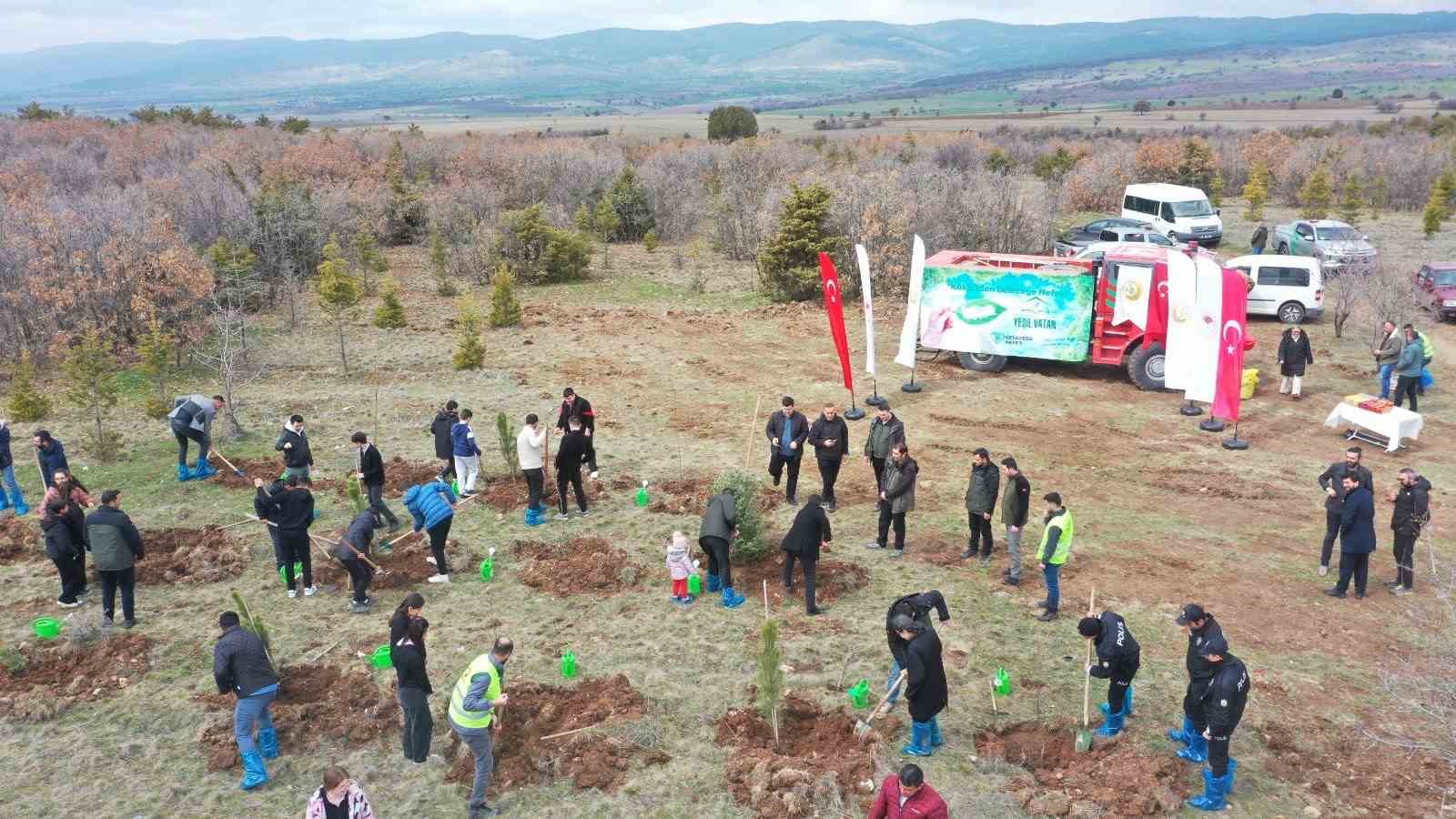 Mihalıççık’ta 100 fidan toprakla buluştu
