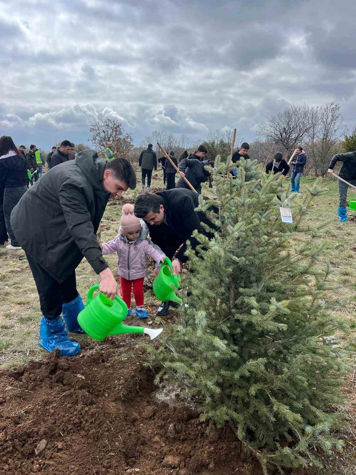 Mihalıççık’ta 100 fidan toprakla buluştu
