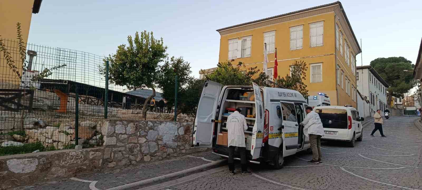 Milas’ta tefecilik soruşturmasındaki iddialar dikkat çekti: 4 tutuklama
Milas’ta tefecilik soruşturmasındaki iddialar dikkat çekti: 4 tutuklama