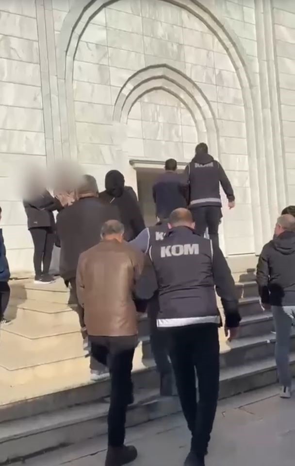 Milas’ta tefecilik soruşturmasındaki iddialar dikkat çekti: 4 tutuklama
Milas’ta tefecilik soruşturmasındaki iddialar dikkat çekti: 4 tutuklama