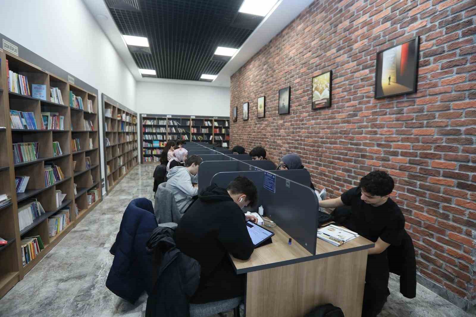 Millet kıraathaneleri Kağıthaneli gençlerin buluşma noktası oluyor
