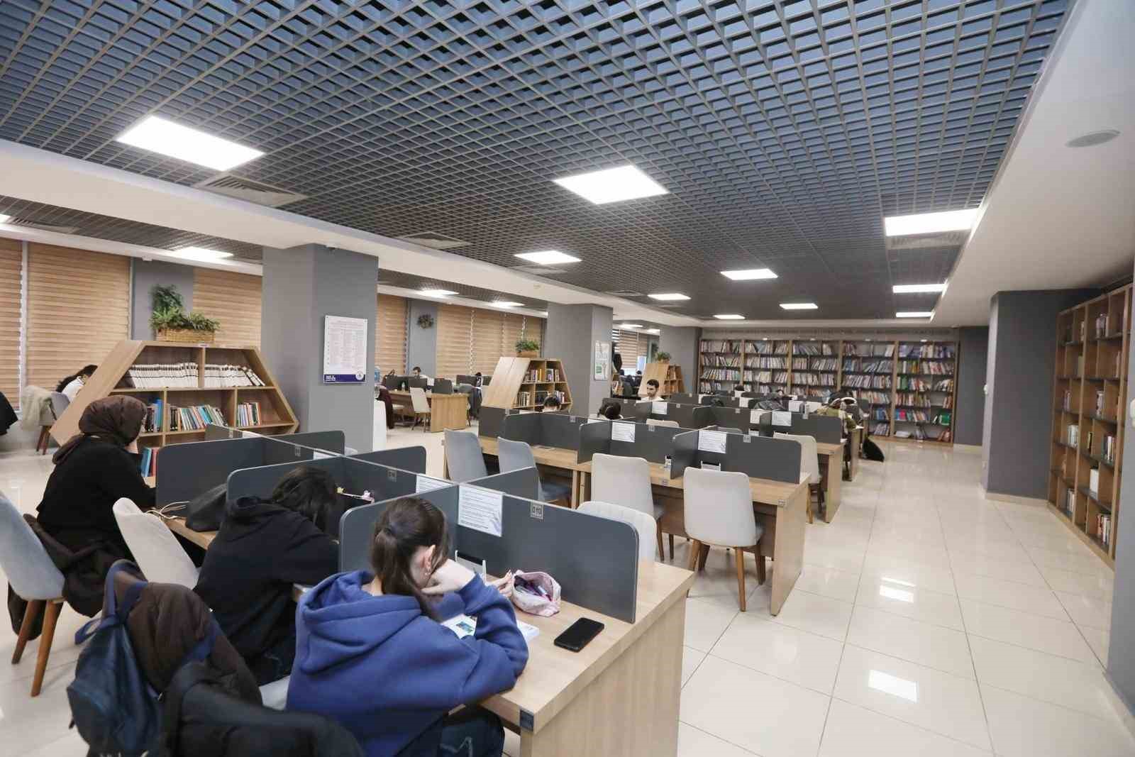 Millet kıraathaneleri Kağıthaneli gençlerin buluşma noktası oluyor
