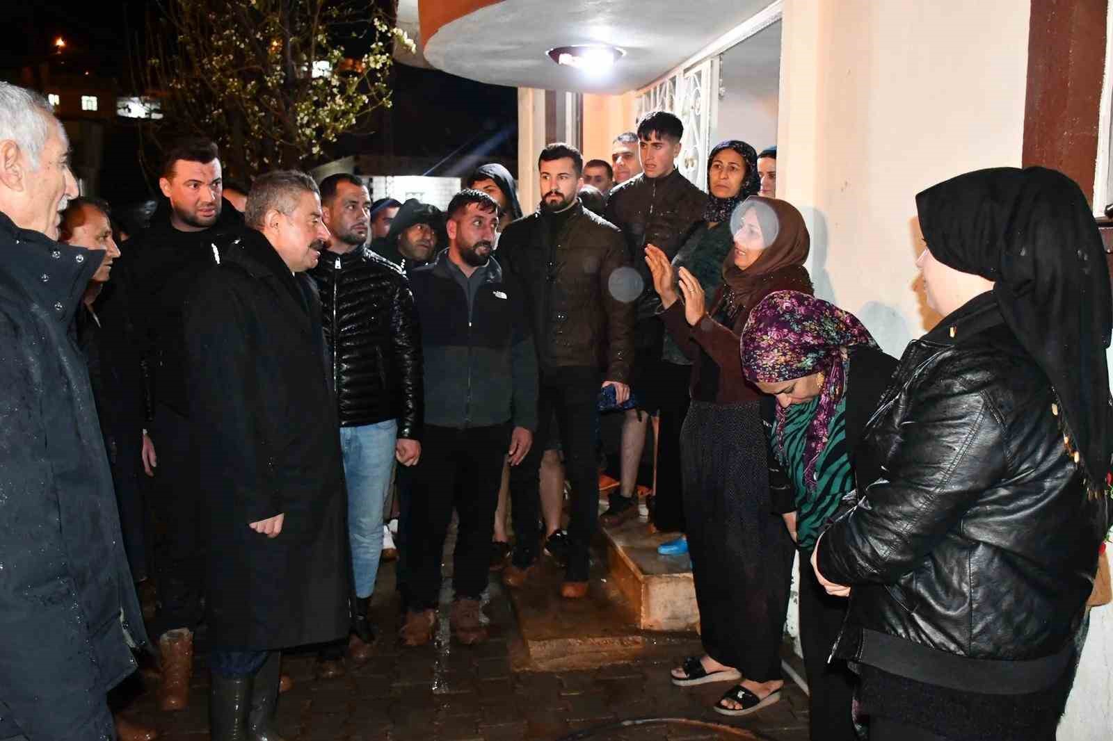 Milletvekili Arslan Tatar Kasrik’teki sel bölgesinde incelemelerde bulundu
