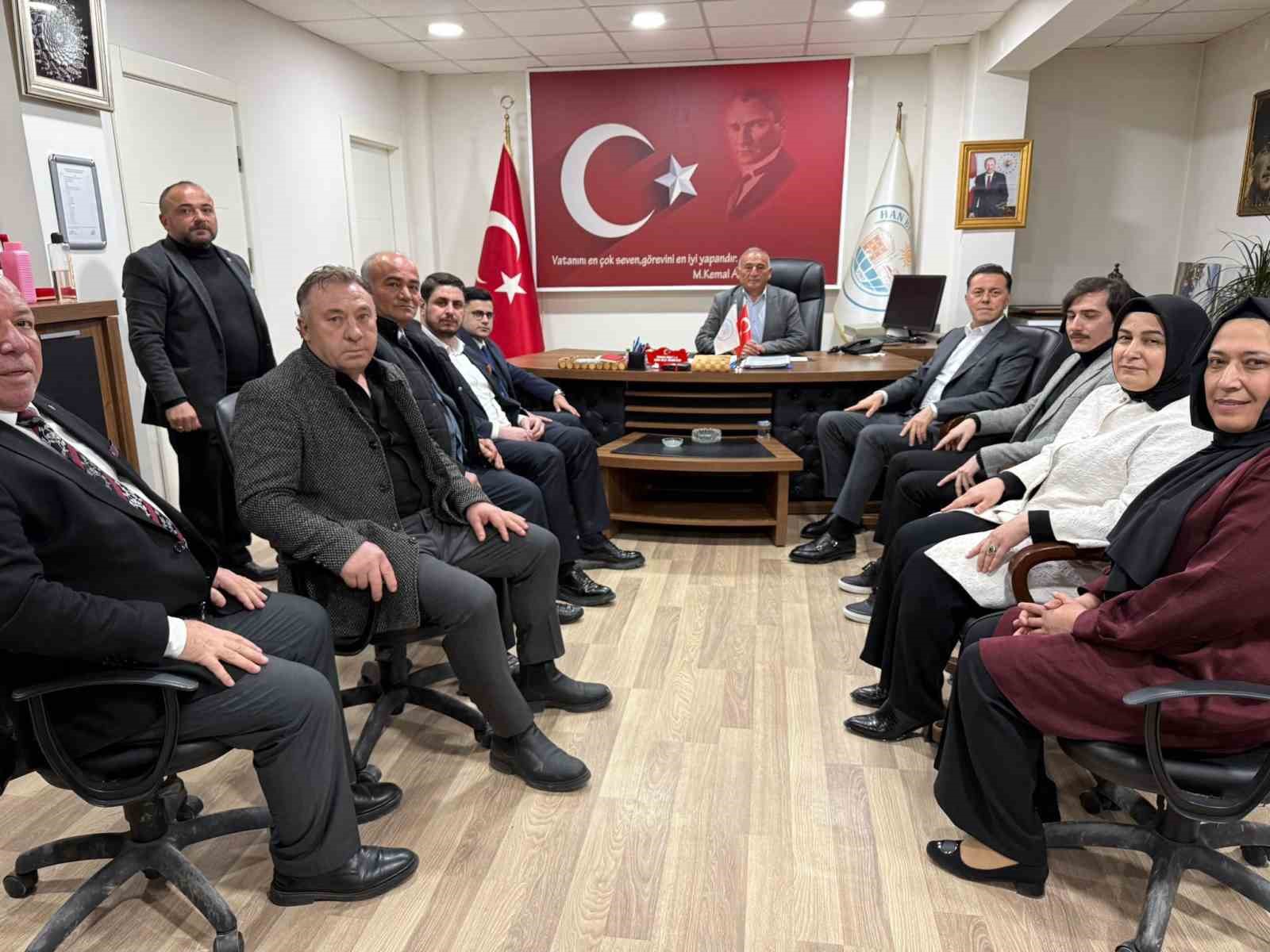 Milletvekili Hatipoğlu, Han muhtarları ile bir araya geldi
