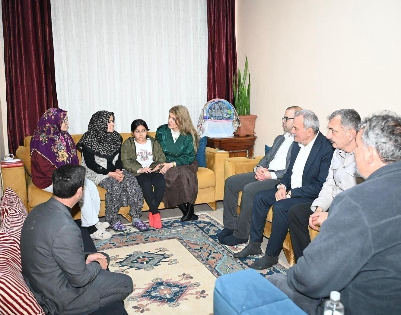 Milletvekili Ölmeztoprak esnafla buluştu, hanelere misafir oldu
