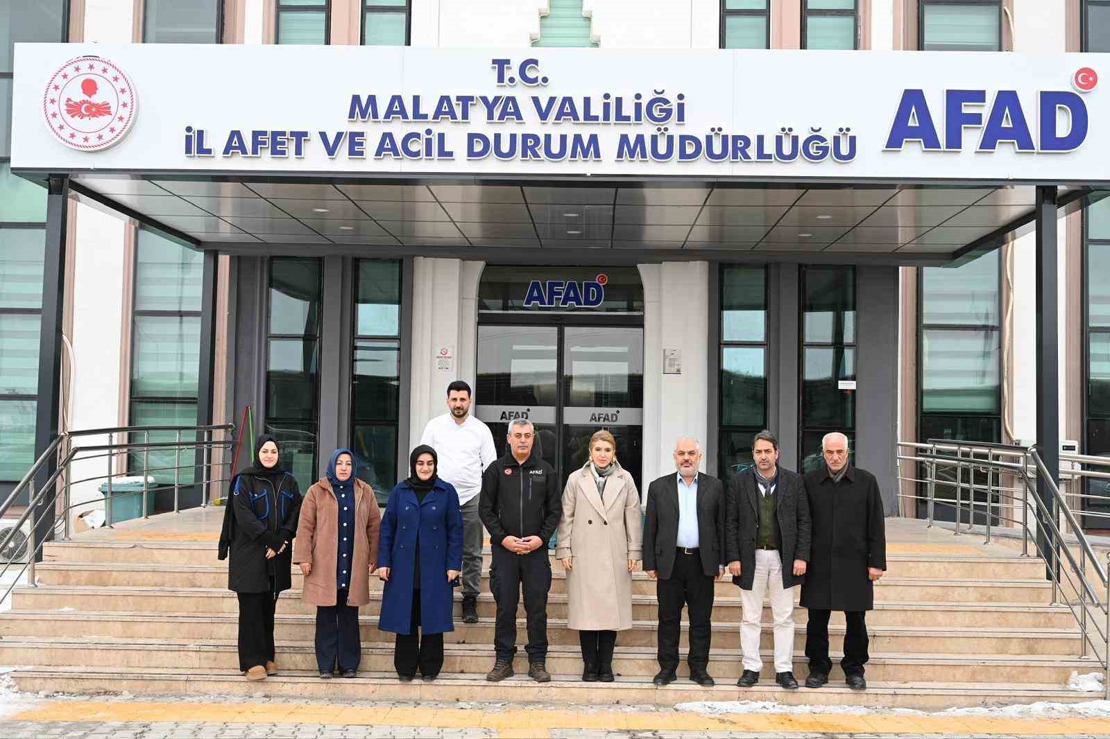 Milletvekili Ölmeztoprak: "Kira yardımı anahtar teslimine kadar devam edecek"
Milletvekili Ölmeztoprak: "Kira yardımı anahtar teslimine kadar devam edecek"