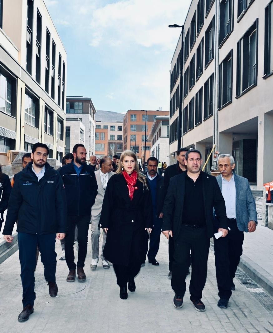 Milletvekili Ölmeztoprak: "Malatya’mızda ticaretin kalbi canlanıyor"
Milletvekili Ölmeztoprak: "Malatya’mızda ticaretin kalbi canlanıyor"