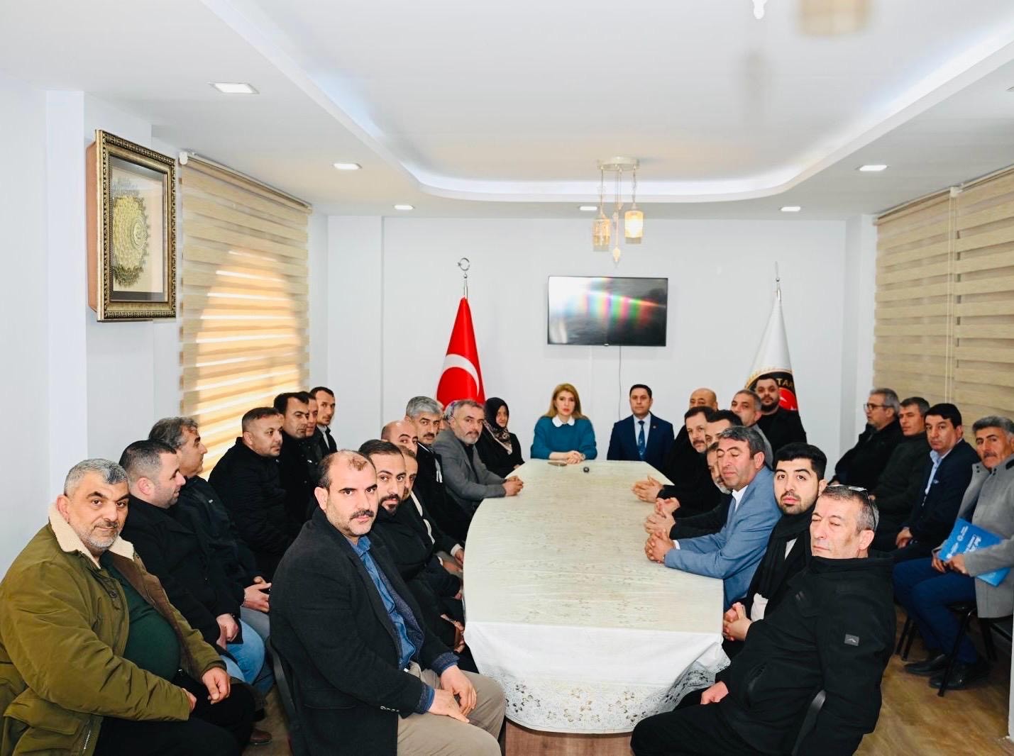 Milletvekili Ölmeztoprak muhtarlarla bir araya geldi
