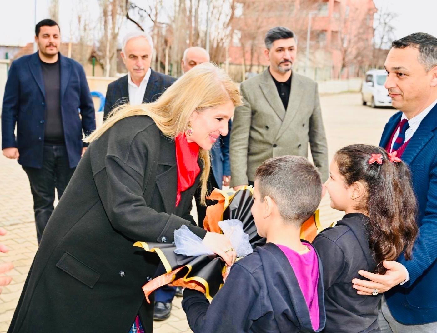 Milletvekili Ölmeztoprak öğrencilerle buluştu
