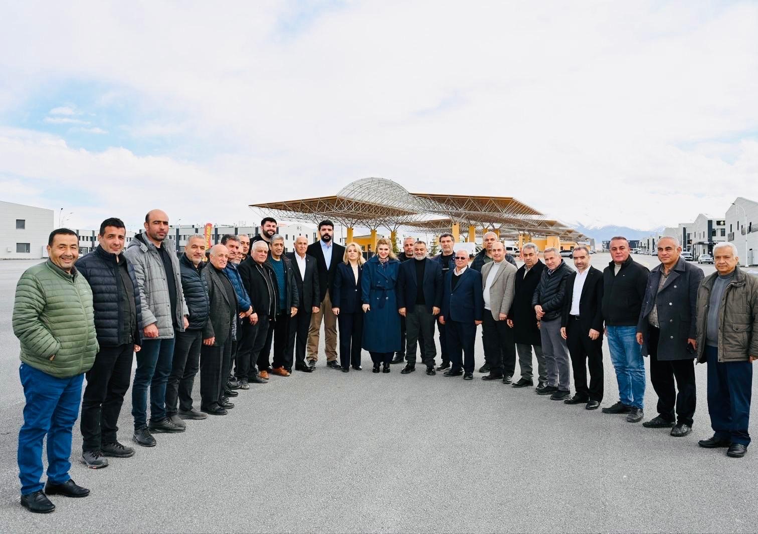 Milletvekili Ölmeztoprak üretici ve vatandaşların taleplerini dinledi
Milletvekili Ölmeztoprak üretici ve vatandaşların taleplerini dinledi