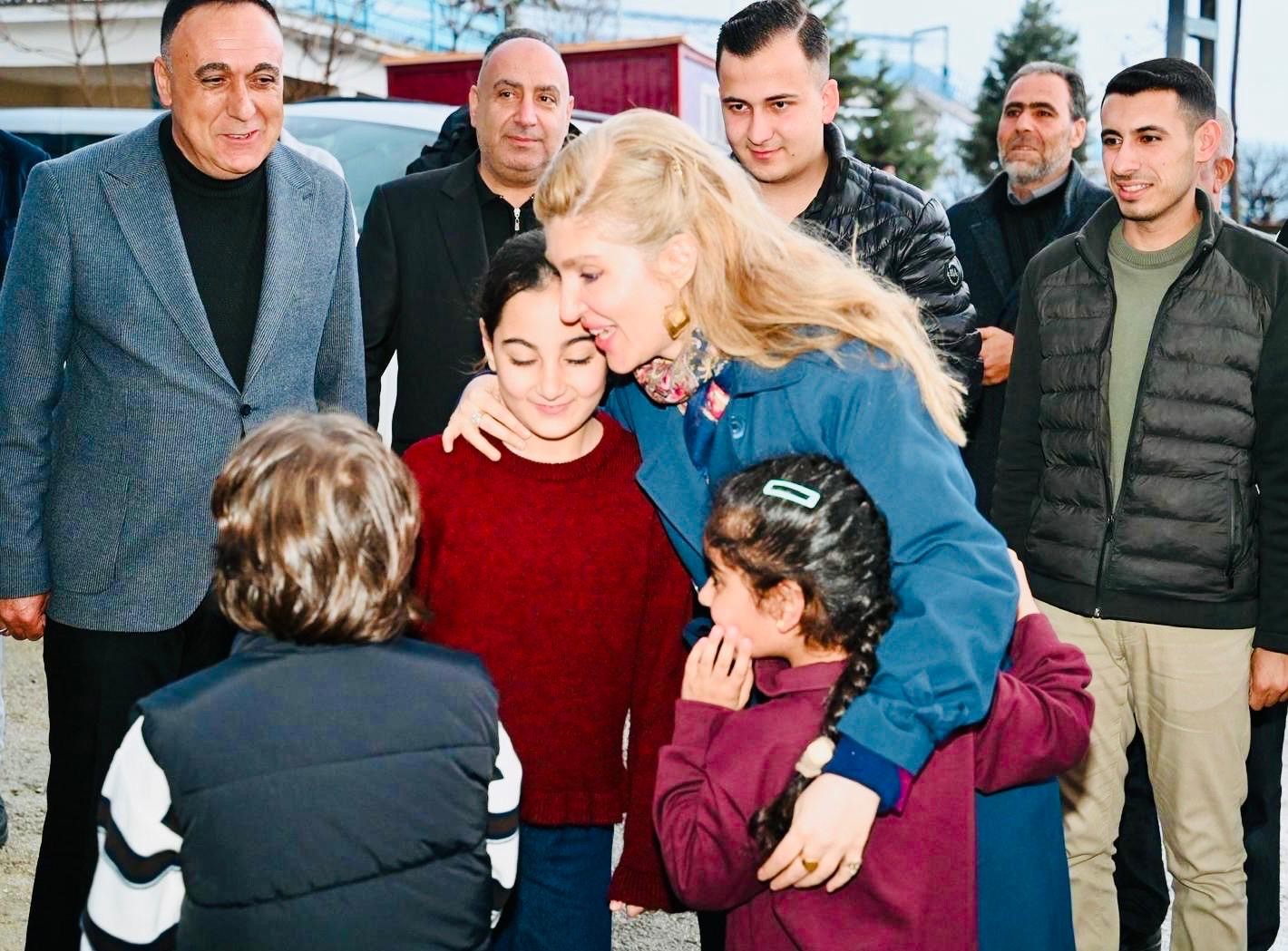 Milletvekili Ölmeztoprak üretici ve vatandaşların taleplerini dinledi
Milletvekili Ölmeztoprak üretici ve vatandaşların taleplerini dinledi