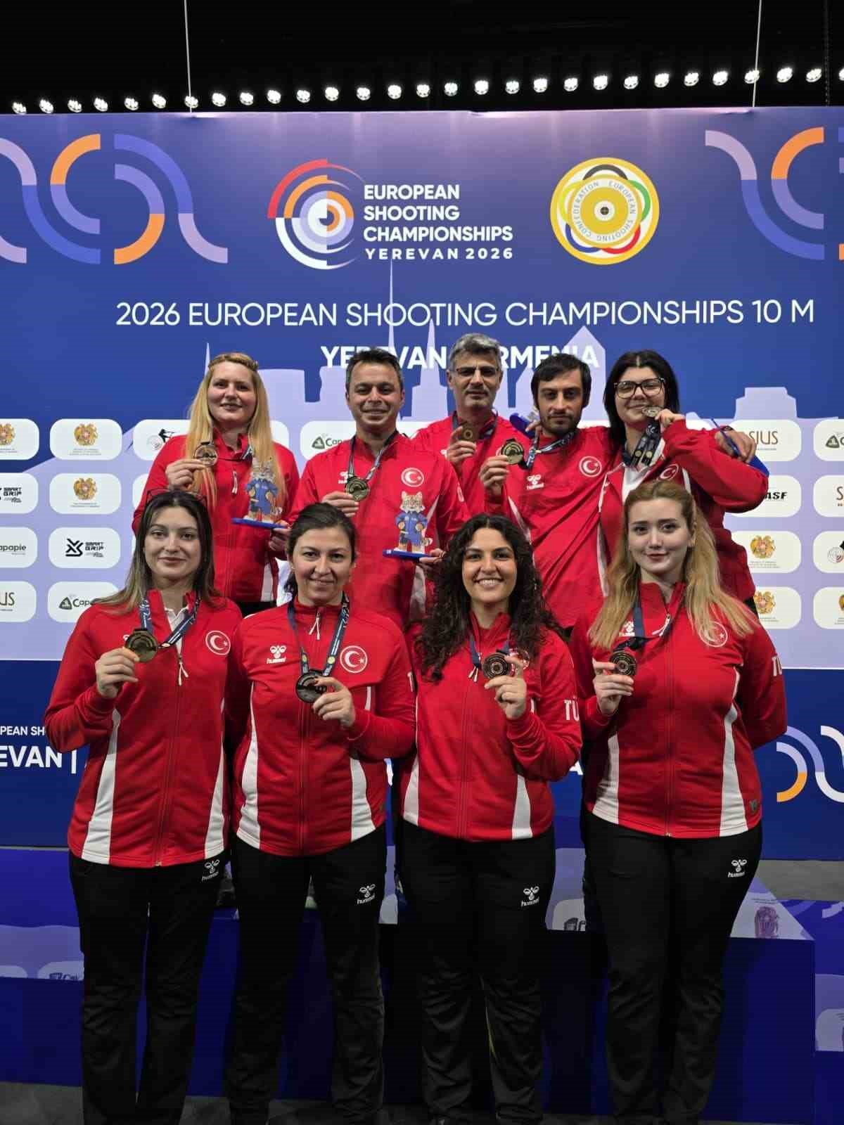 Milli atıcılar Avrupa Şampiyonası’ndan 7 madalya ile döndü
Milli atıcılar Avrupa Şampiyonası’ndan 7 madalya ile döndü