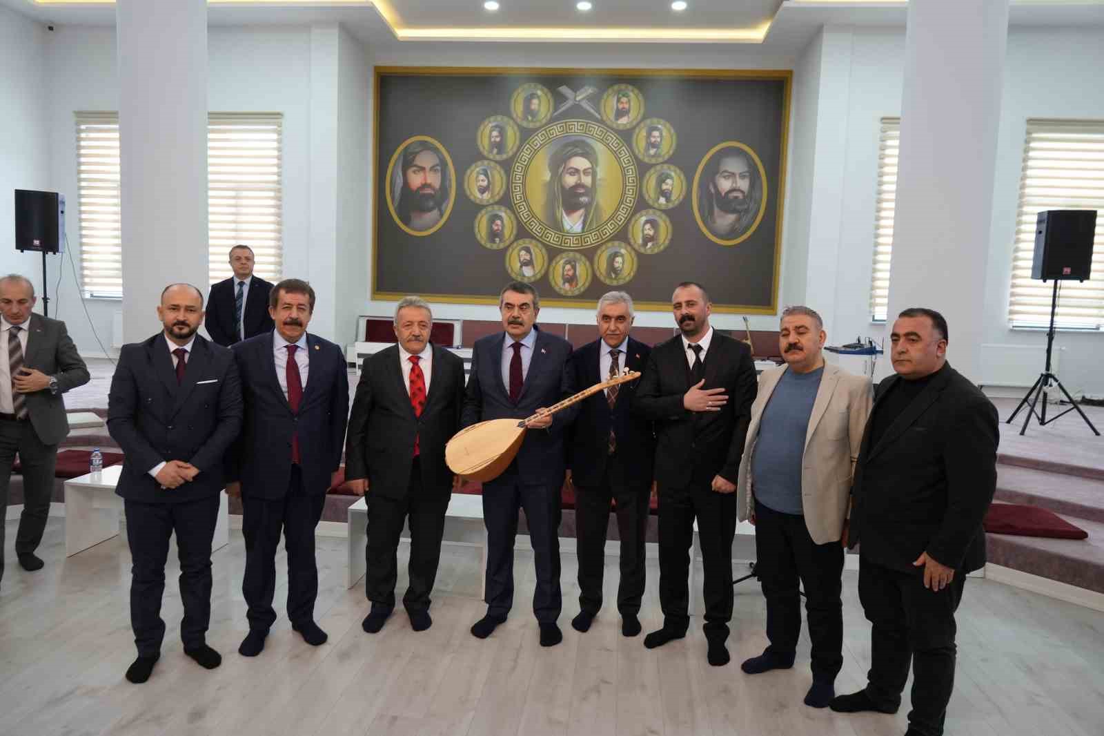 Milli Eğitim Bakanı Prof. Dr. Yusuf Tekin, Erzurum’da cemevini ziyaret etti
