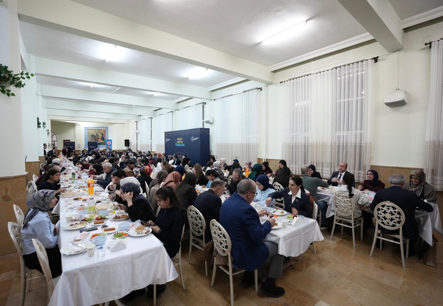 Milli Eğitim Bakanı Tekin, Erzurum’da şehit aileleri ve gazilerle buluştu, ilk iftarını öğrencilerle açtı
