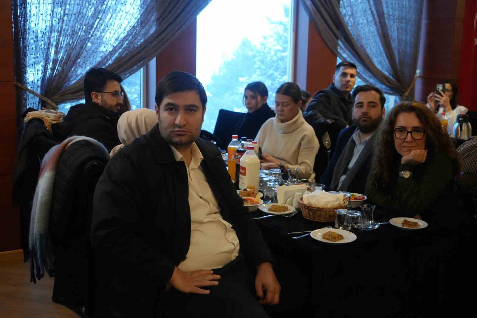 Milli Eğitim Bakanı Tekin, Erzurum’da şehit aileleri ve gazilerle buluştu, ilk iftarını öğrencilerle açtı
