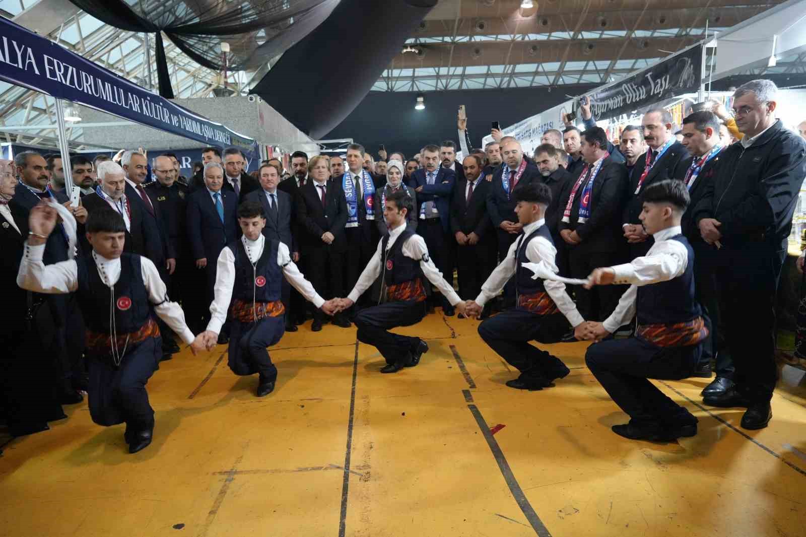 Milli Eğitim Bakanı Tekin: "Türkiye Cumhuriyeti’nin en önemli mihenk taşlarından biri Erzurum’dur"
Milli Eğitim Bakanı Tekin: "Türkiye Cumhuriyeti’nin en önemli mihenk taşlarından biri Erzurum’dur"