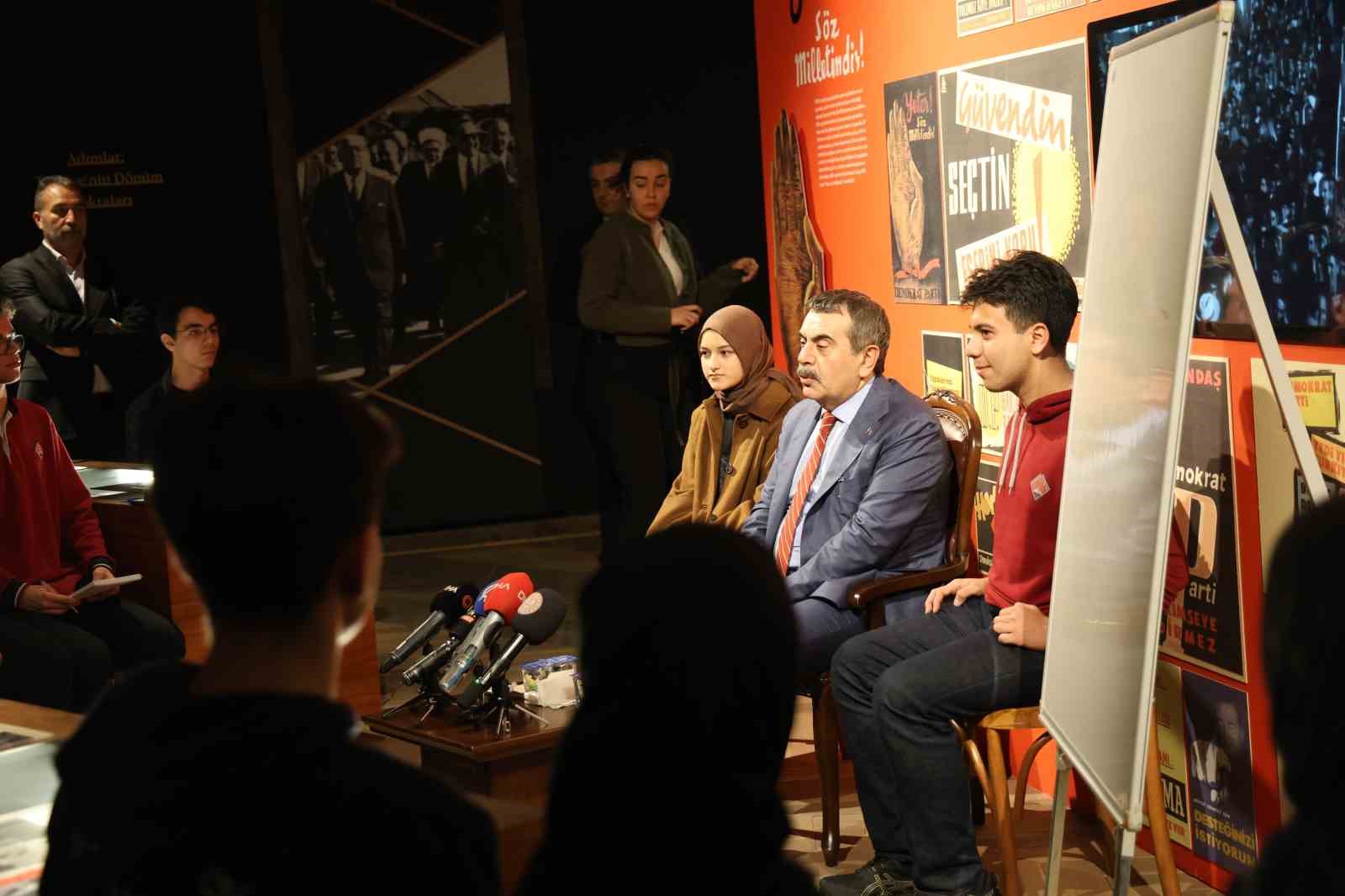 Milli Eğitim Bakanı Tekin’den Aydın’da ’Demokrasi ve Însan’ dersi
