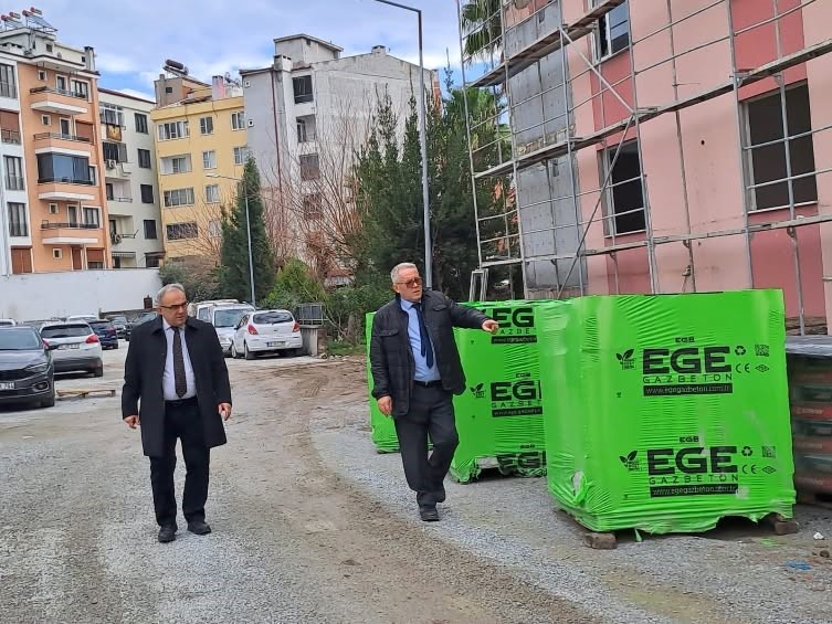 Milli Eğitim Müdürü Esmen, Halk Eğitimi Merkezi’ndeki çalışmaları yerinde inceledi
