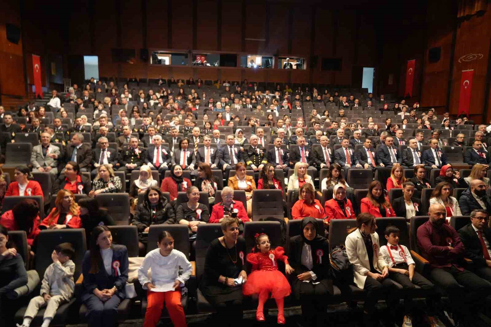 Milli eğitim müdüründen ibretlik uyarı:
