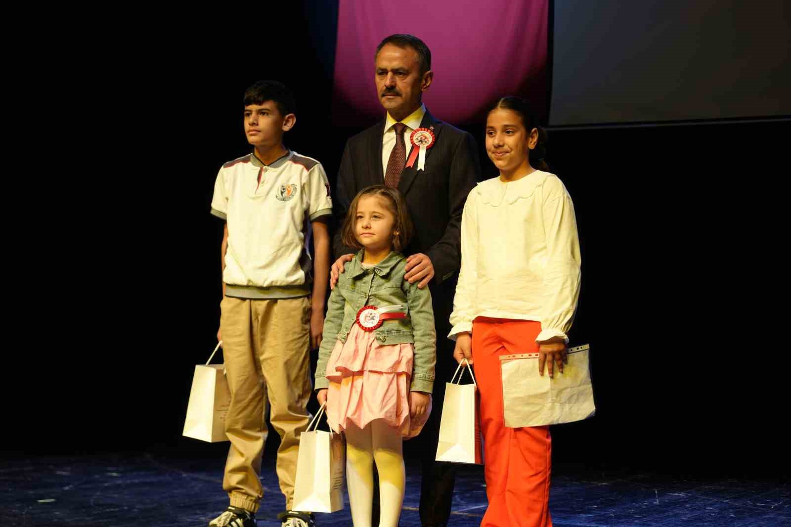 Milli eğitim müdüründen ibretlik uyarı:
