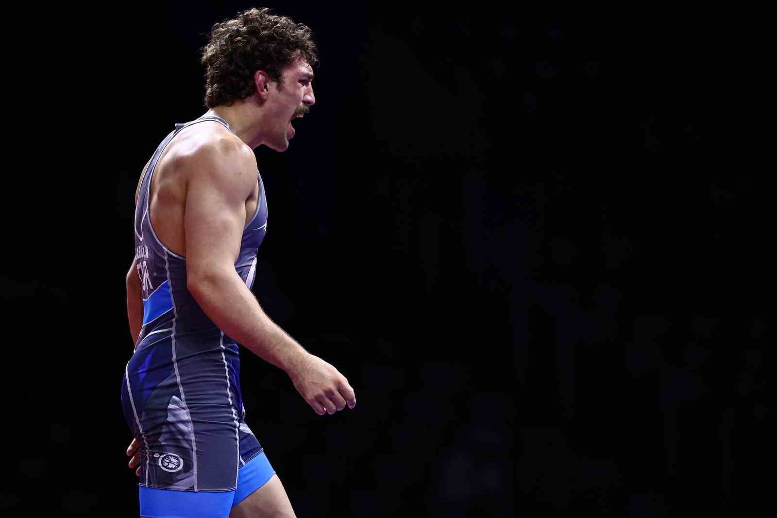 Milli güreşçi Yüksel Sarıçiçek Zagreb’te şampiyon oldu
