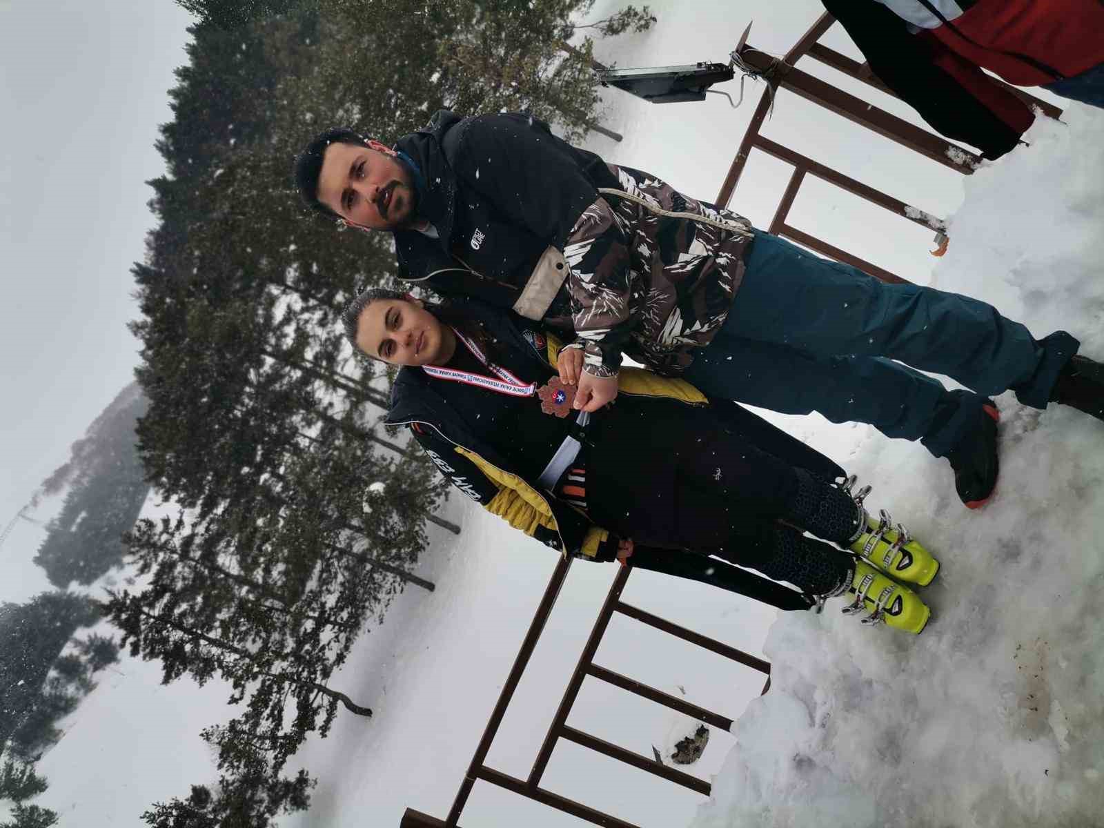 Milli kayakçı Cansu İkra Akçay’ın büyük başarısı
