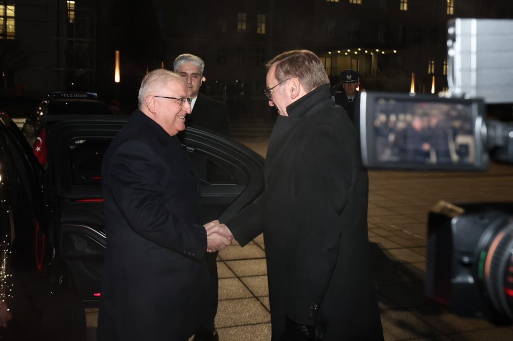 Milli Savunma Bakanı Güler, Almanya Savunma Bakanı Pistorius ile bir araya geldi
