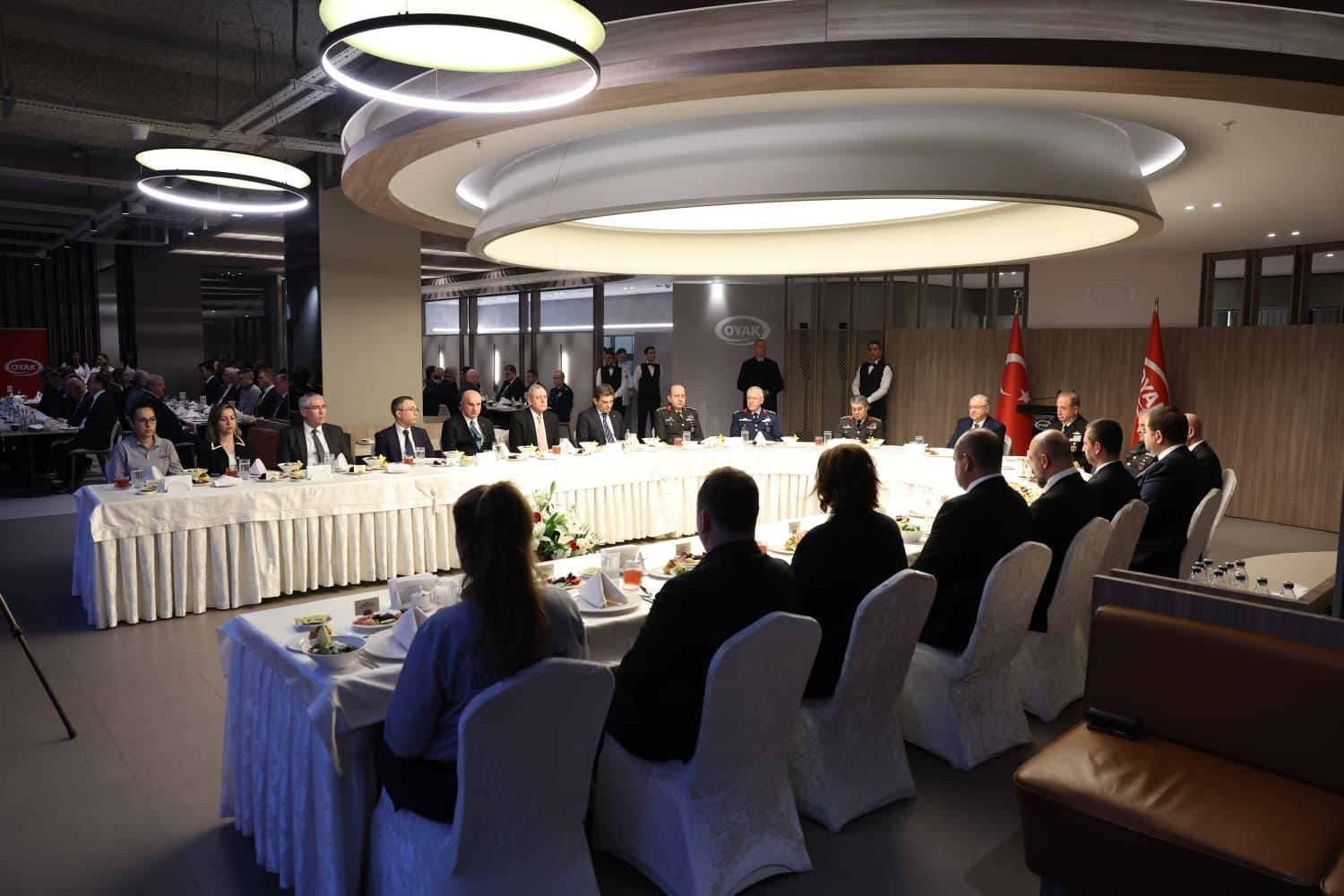 Millî Savunma Bakanı Güler, iftarda OYAK üst yönetimiyle bir araya geldi
