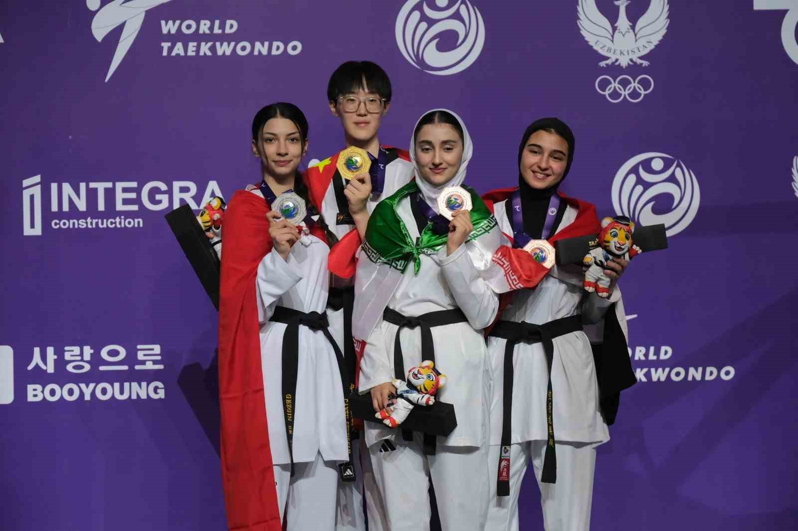 Milli taekwondocu Cansu Şeyhoğlu dünya ikincisi
