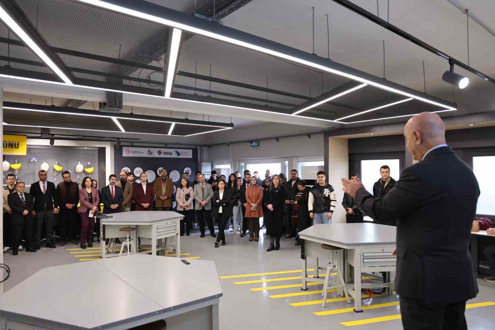 Milli teknoloji atölyesi Düzce Üniversitesi öğrencilerinin hizmetinde
