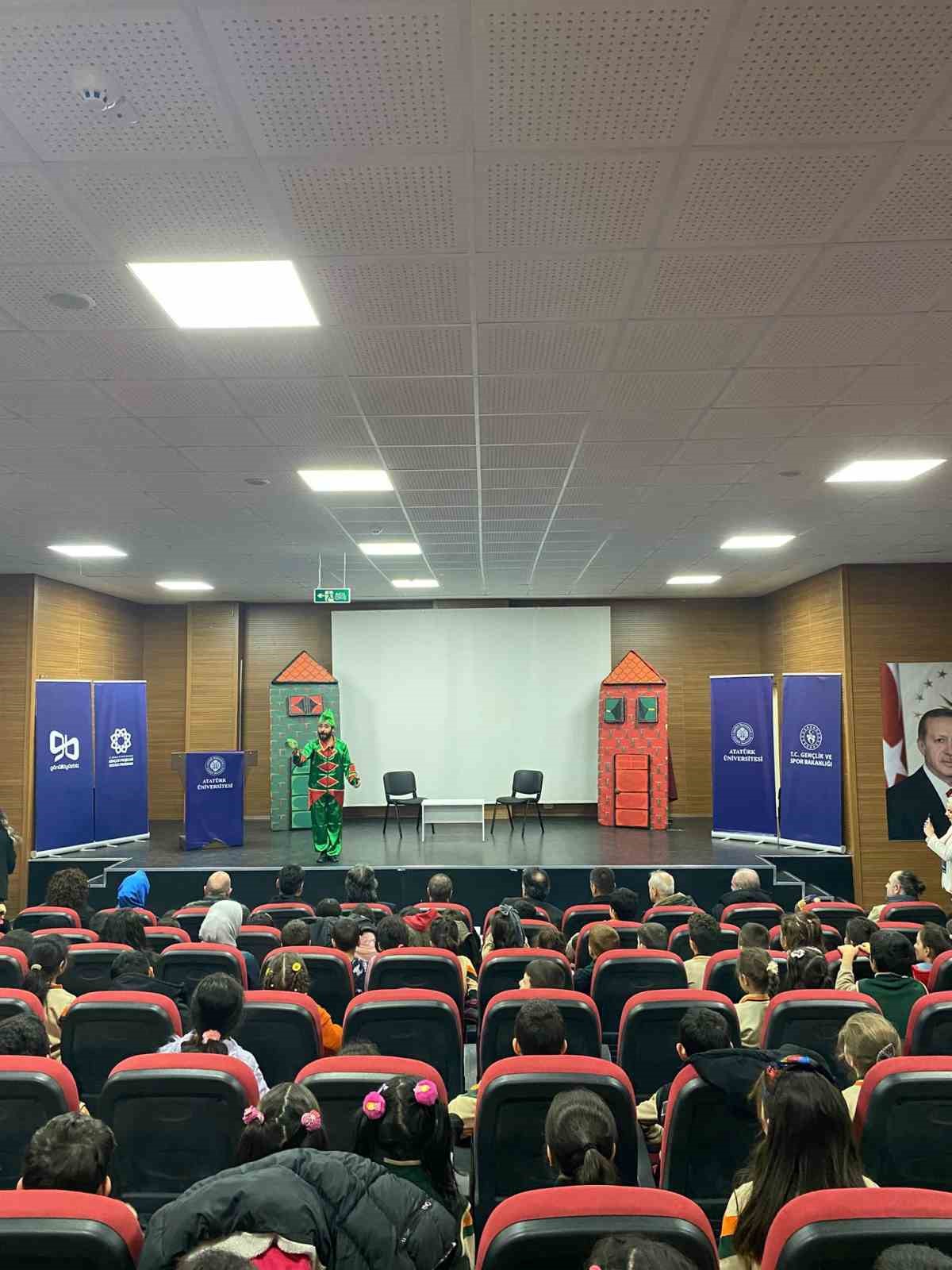 Milli teknoloji hamlesi "Karagöz ve Hacivat" ile tiyatro sahnesinde çocuklarla buluştu
Milli teknoloji hamlesi "Karagöz ve Hacivat" ile tiyatro sahnesinde çocuklarla buluştu