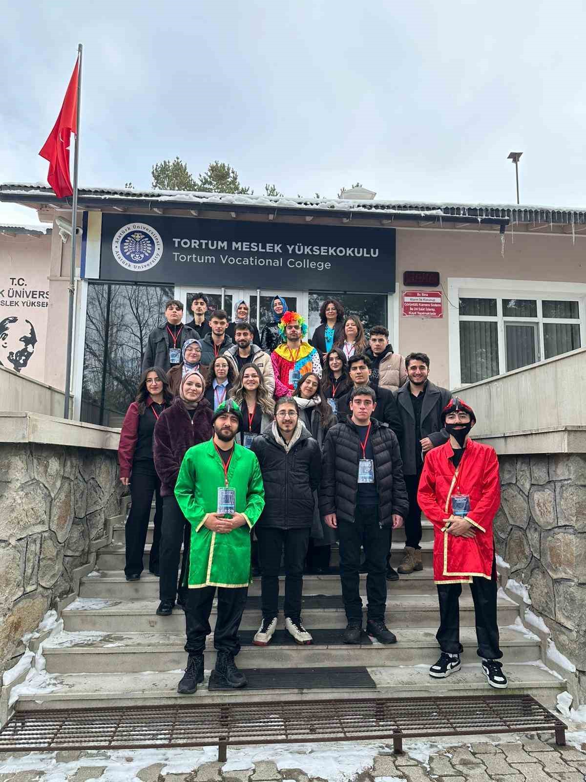 Milli teknoloji hamlesi "Karagöz ve Hacivat" ile tiyatro sahnesinde çocuklarla buluştu
Milli teknoloji hamlesi "Karagöz ve Hacivat" ile tiyatro sahnesinde çocuklarla buluştu