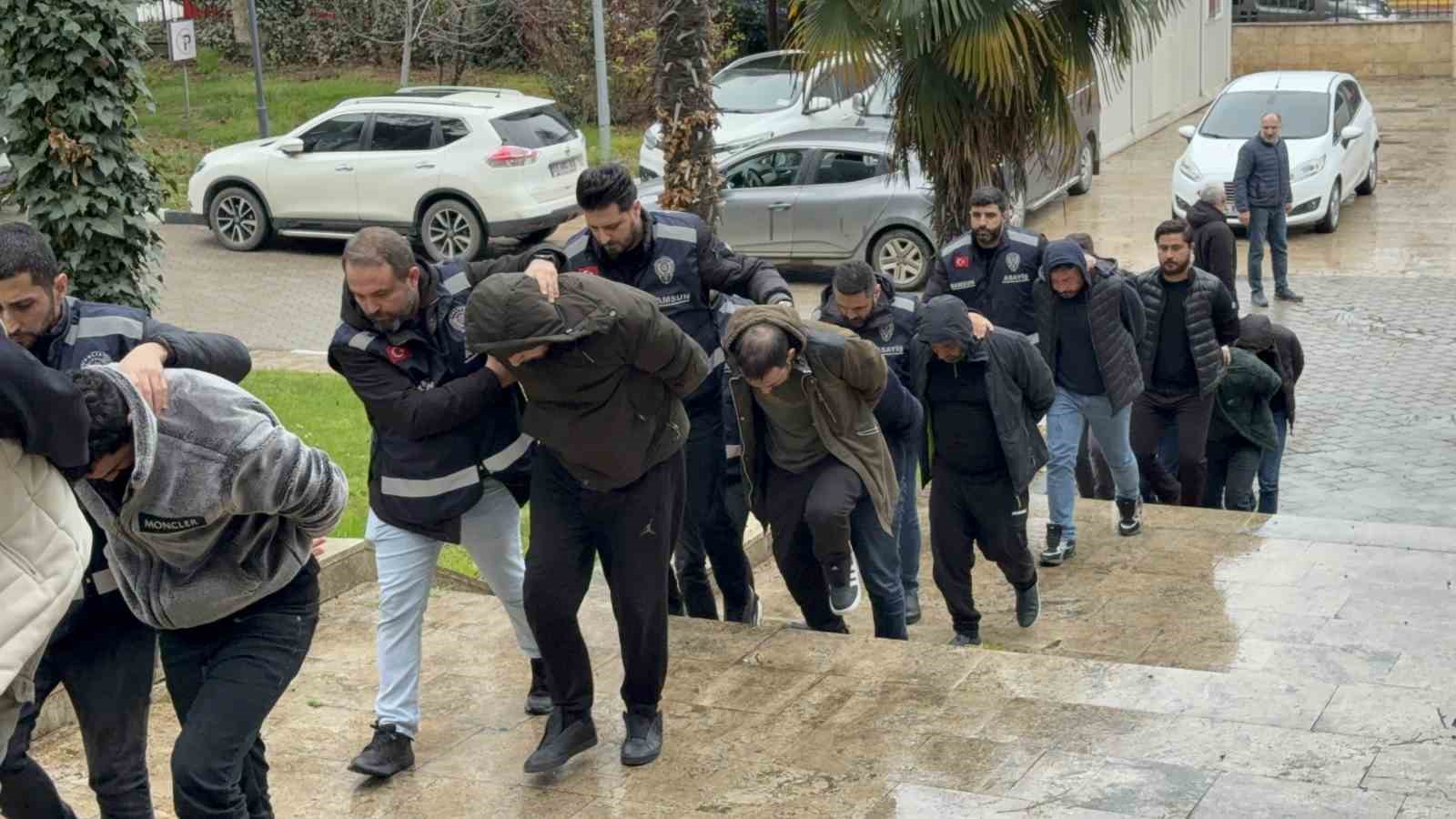 Milyonluk araç vurgunu operasyonunda yakalanan 30 kişiden 13’ü adliyeye sevk edildi
