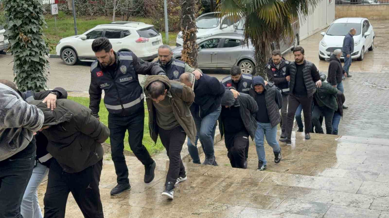 Milyonluk araç vurgunu operasyonunda yakalanan 30 kişiden 13’ü adliyeye sevk edildi
