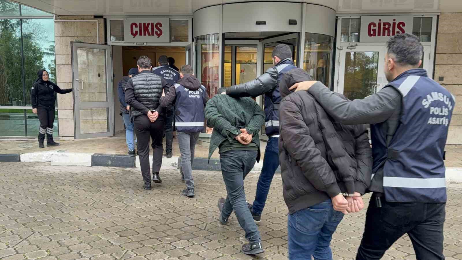 Milyonluk araç vurgunu operasyonunda yakalanan 30 kişiden 13’ü adliyeye sevk edildi
