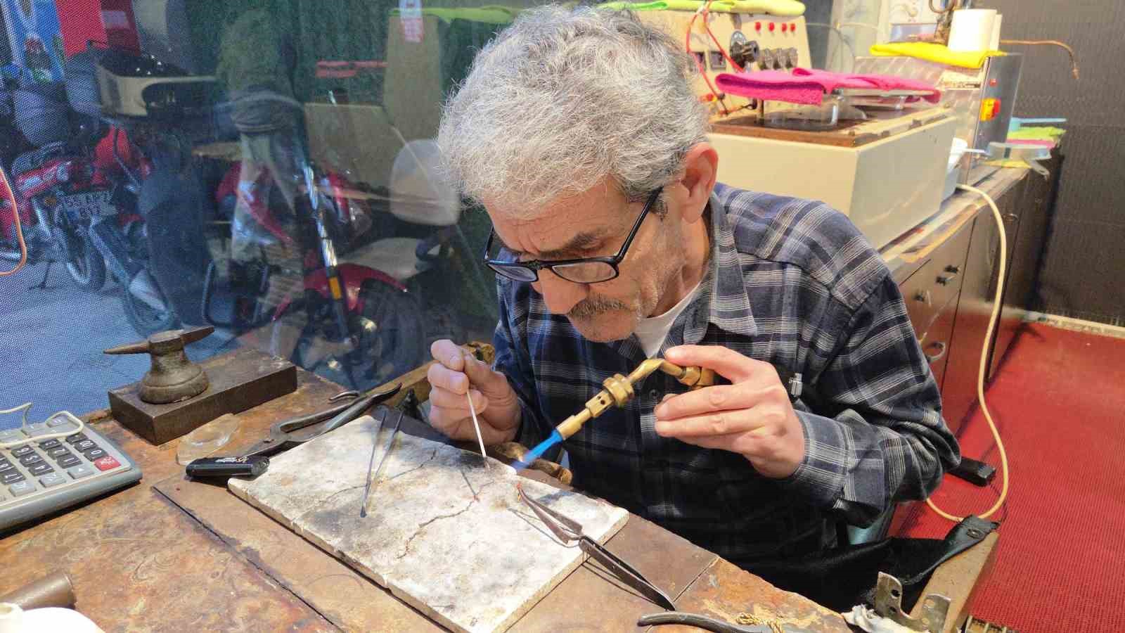 Milyonluk mücevherlere milimetrik dokunuş
