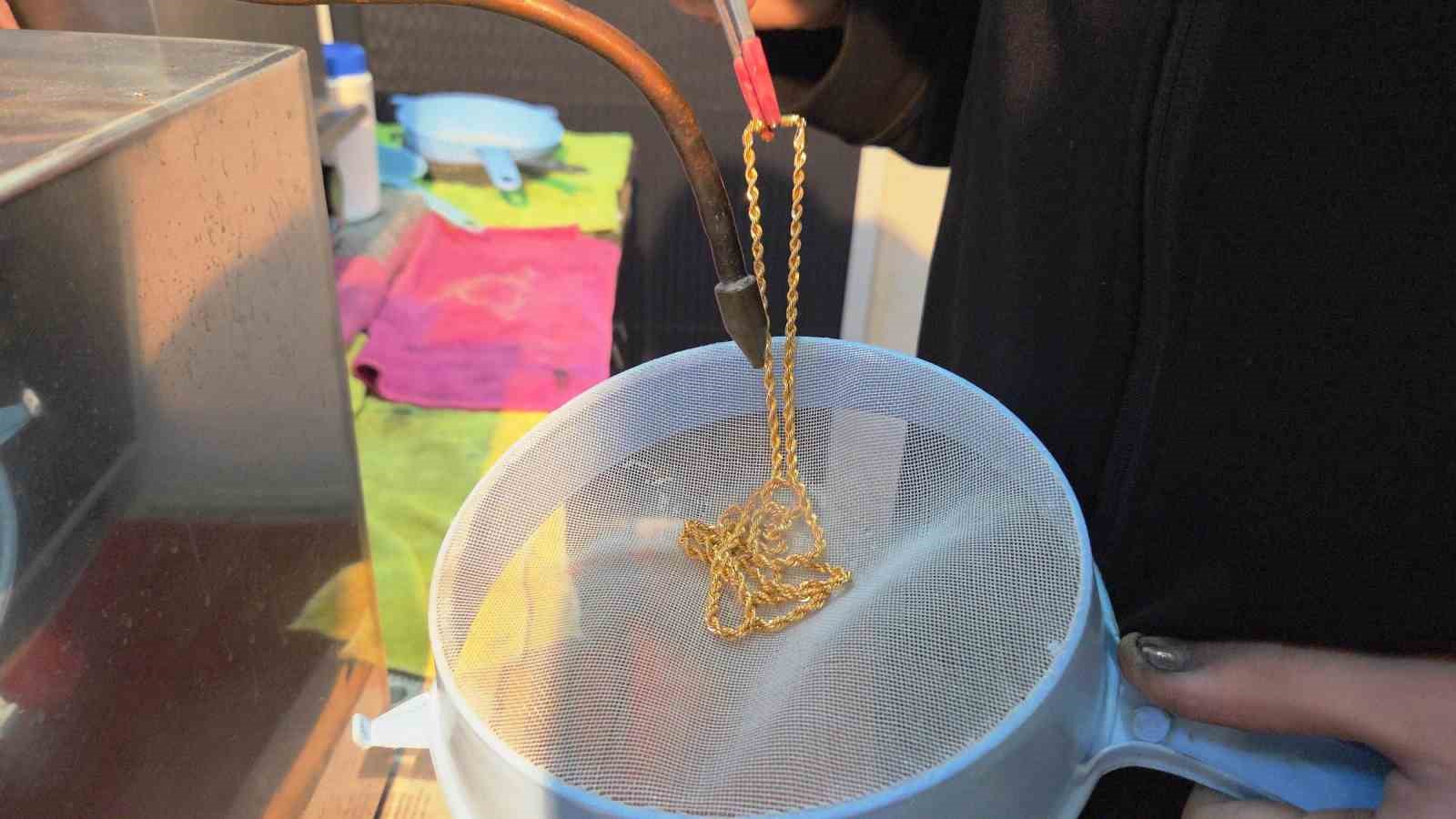 Milyonluk mücevherlere milimetrik dokunuş
