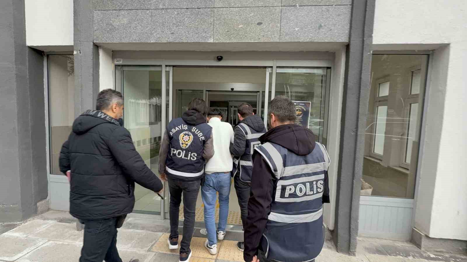 Milyonluk vurgun yaptı, şehir şehir kaçarken yakayı Ankara’da ele verdi
