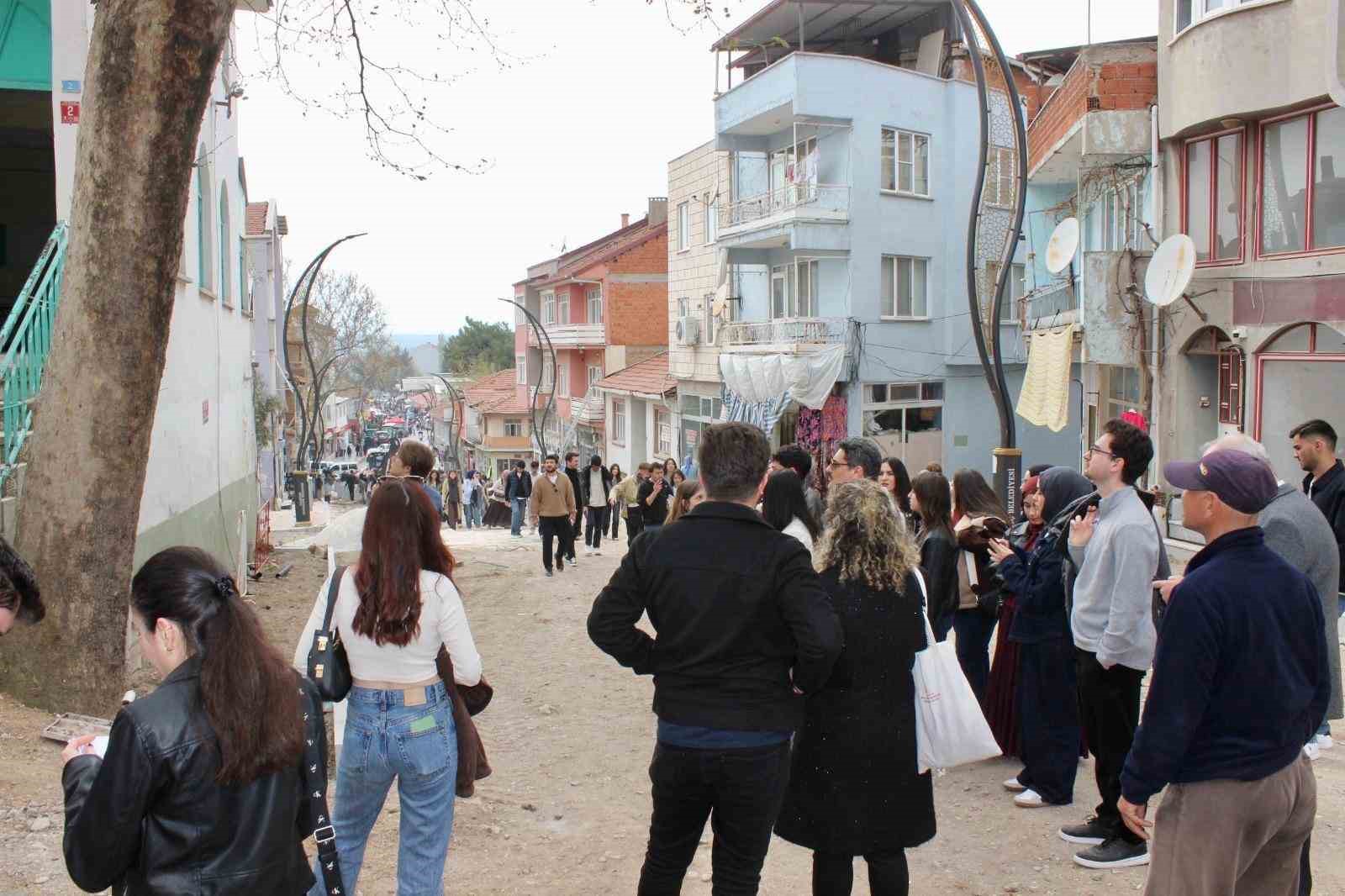 Mimarlar Bigadiç’te Hassa Mimarlar Ocağı’nın mimari eserlerini inceledi
